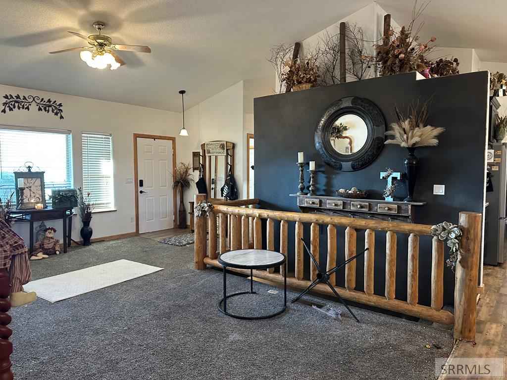 22 E Rich Lane Property Photo 6