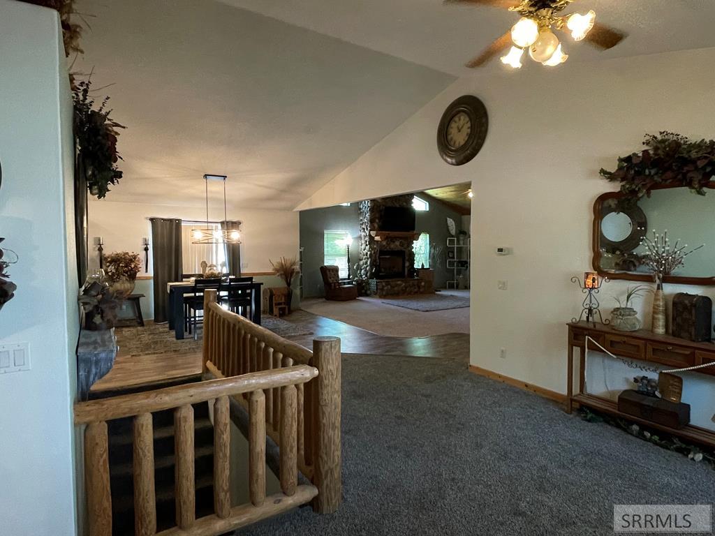 22 E Rich Lane Property Photo 7