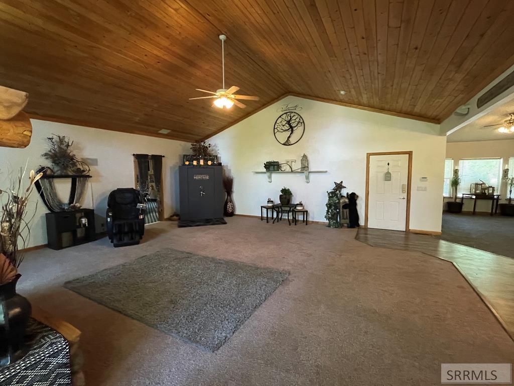 22 E Rich Lane Property Photo 17