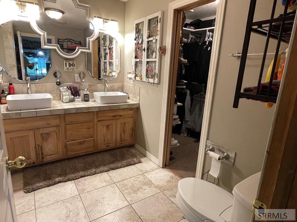 22 E Rich Lane Property Photo 24