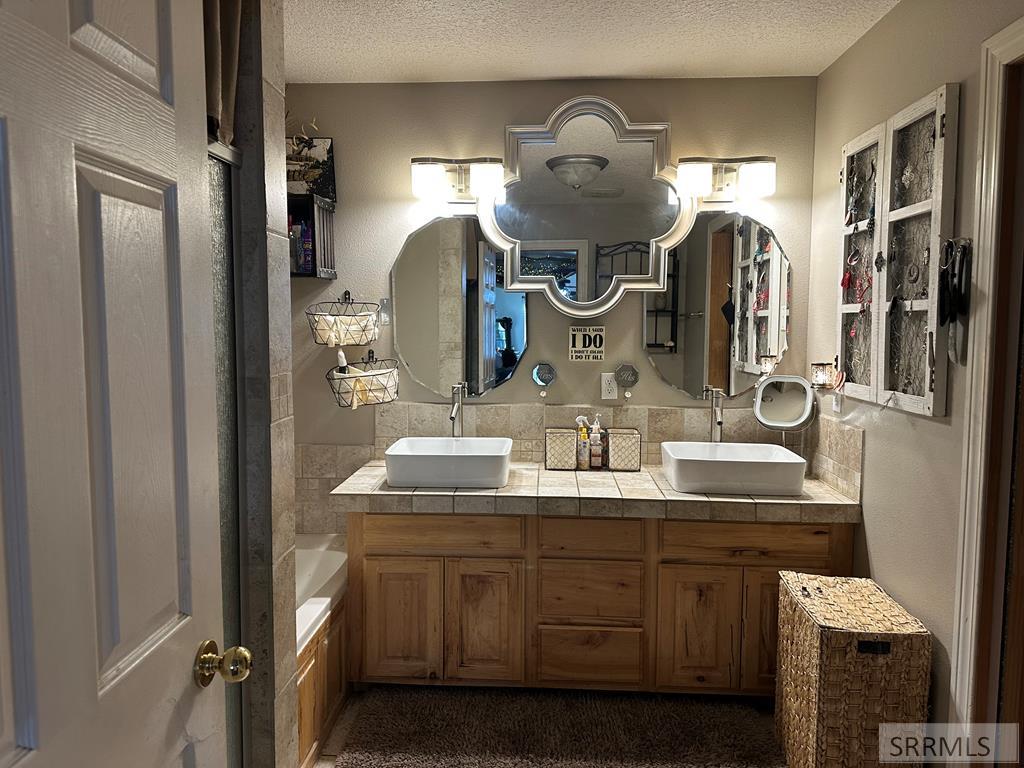 22 E Rich Lane Property Photo 25
