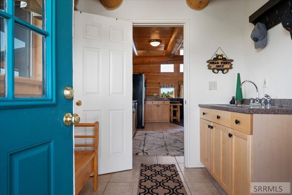 1102 Pineview Lane Property Photo 4