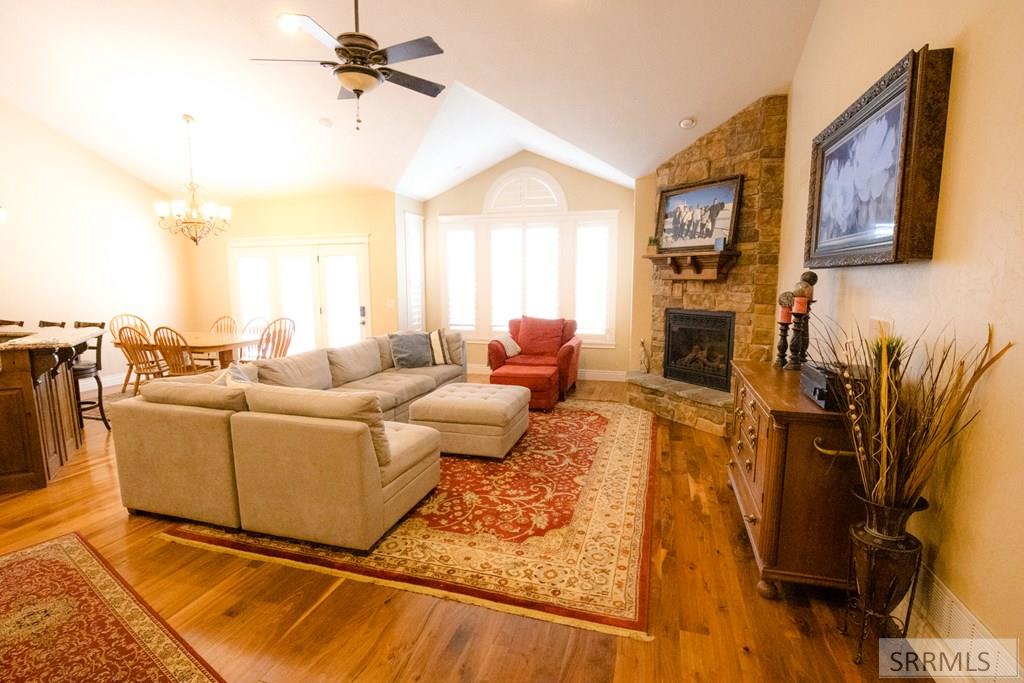 354 Eagle Summit Property Photo 8