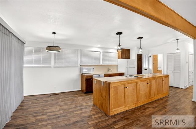 600 Curtis Street Property Photo 3