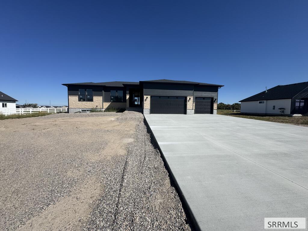 3761 E 369 N Property Photo 1