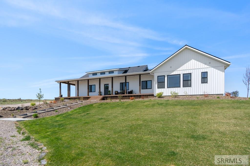 1032 E Butte Road Property Photo 2