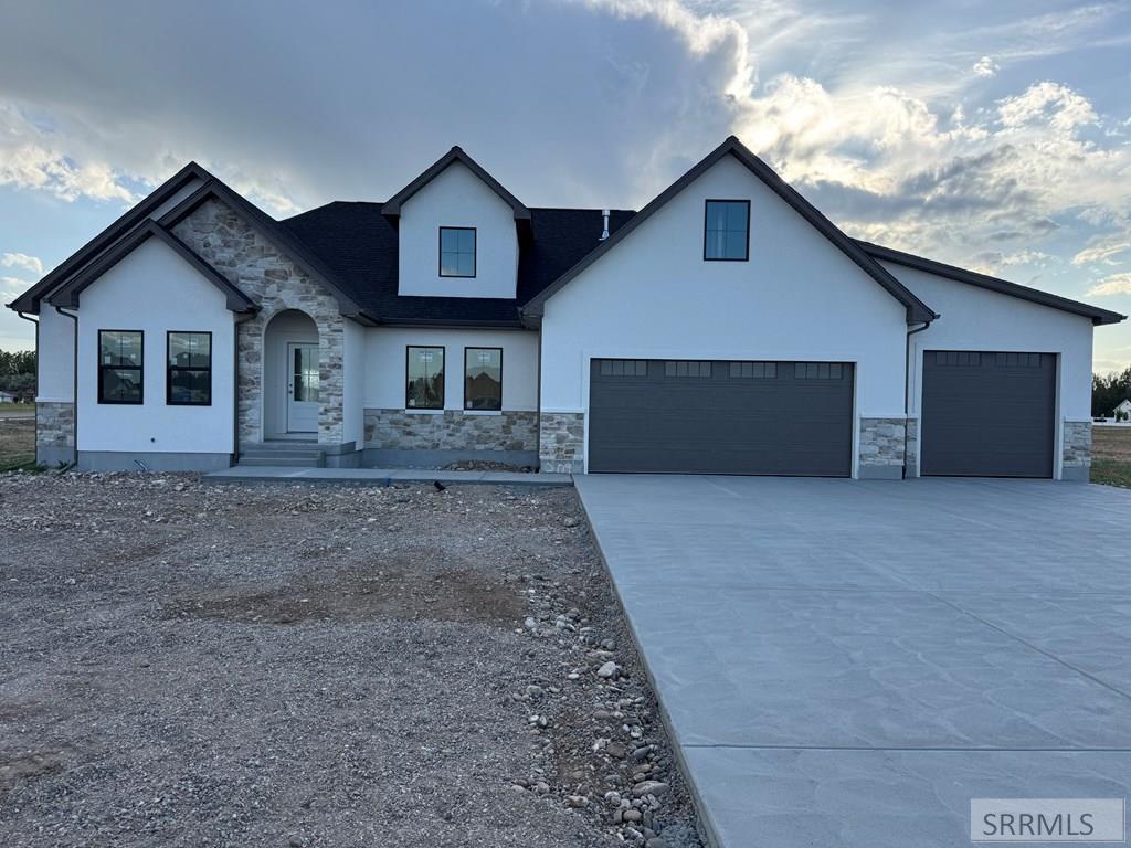 209 N 4117 E Property Photo 1