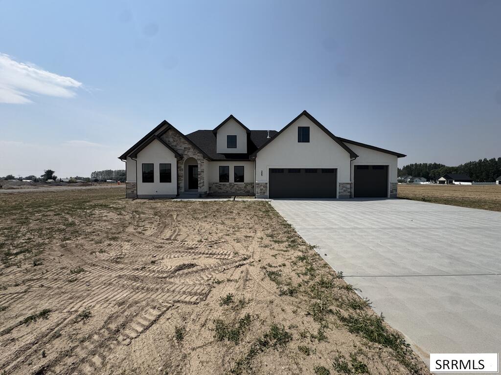 209 N 4117 E Property Photo 2