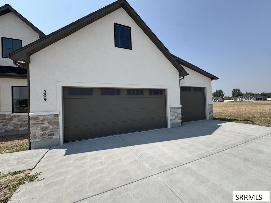 209 N 4117 E Property Photo 3