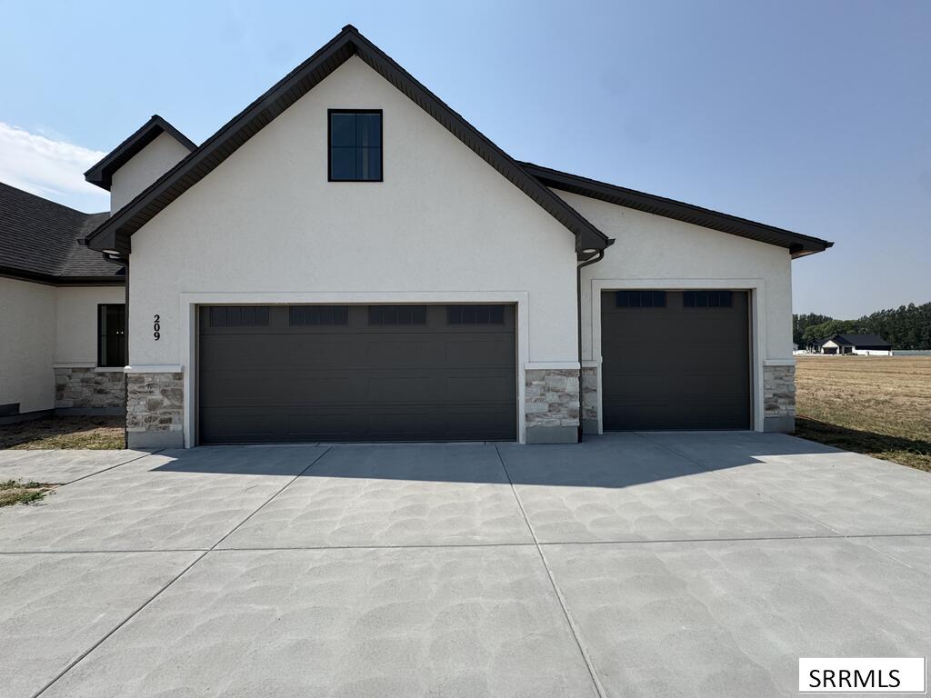 209 N 4117 E Property Photo 4