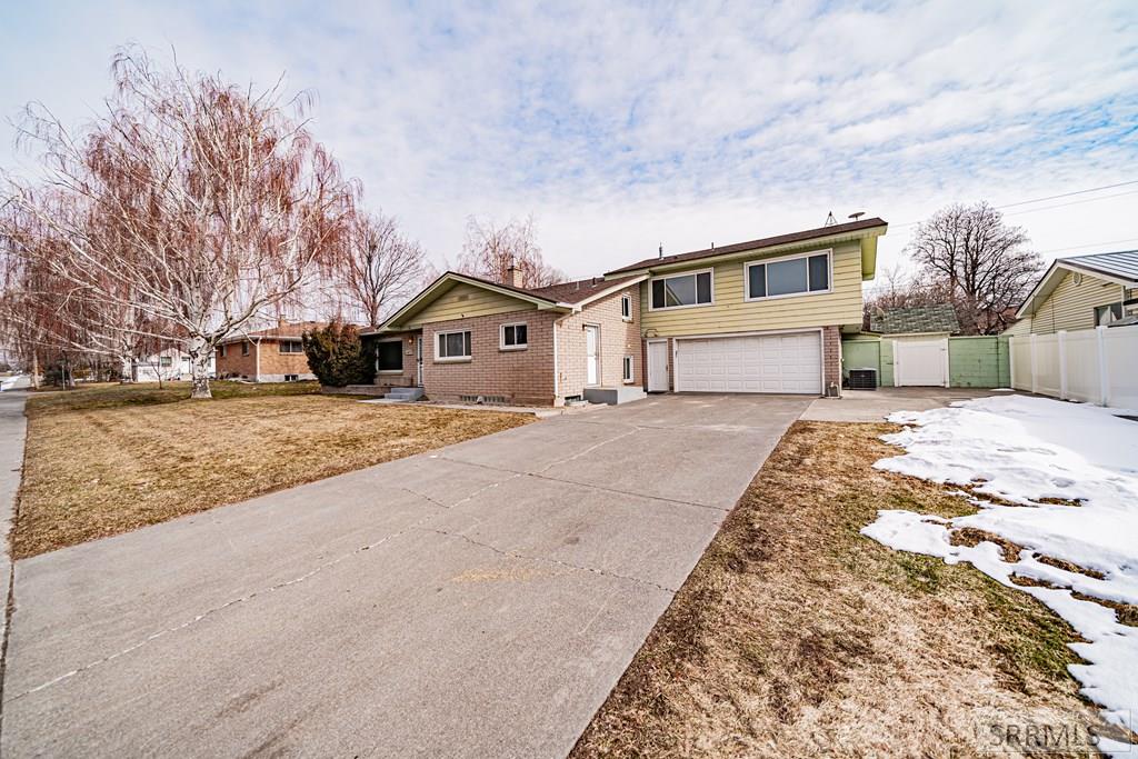 976 Canyon Avenue Property Photo 3