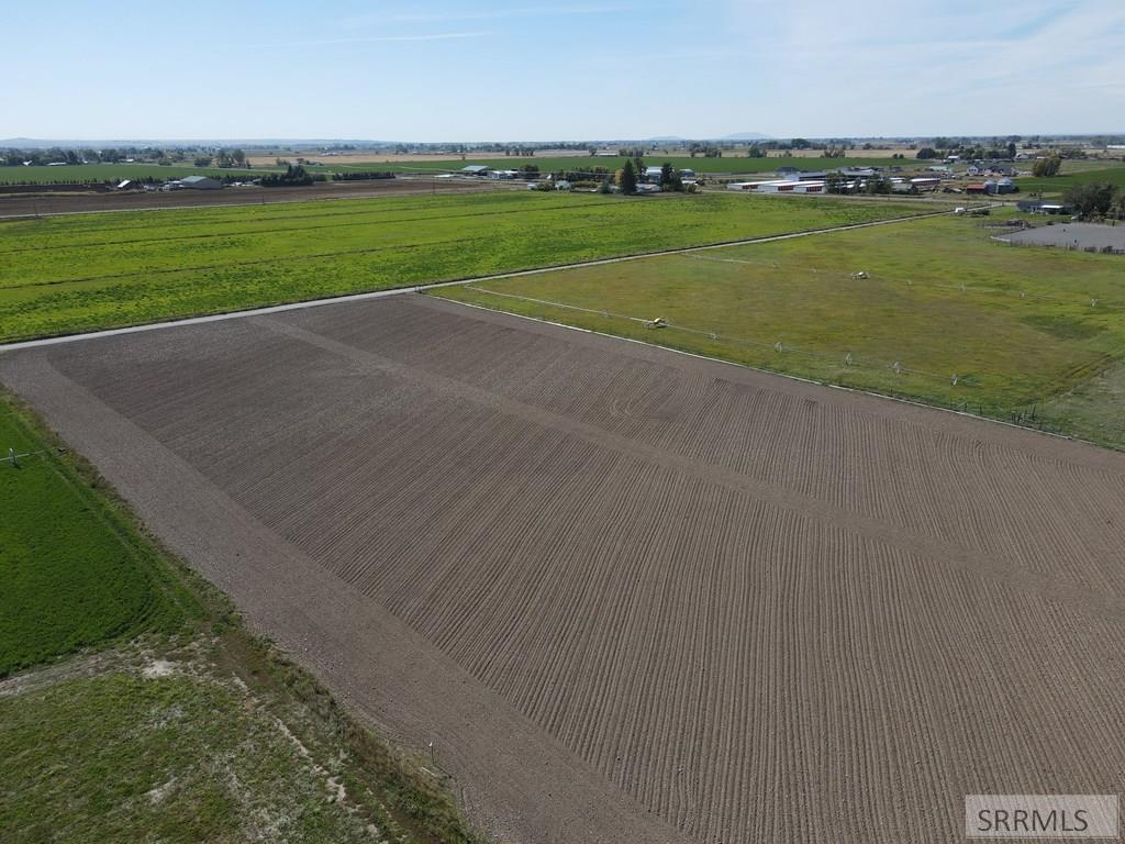 2420 E 434 N Property Photo 6