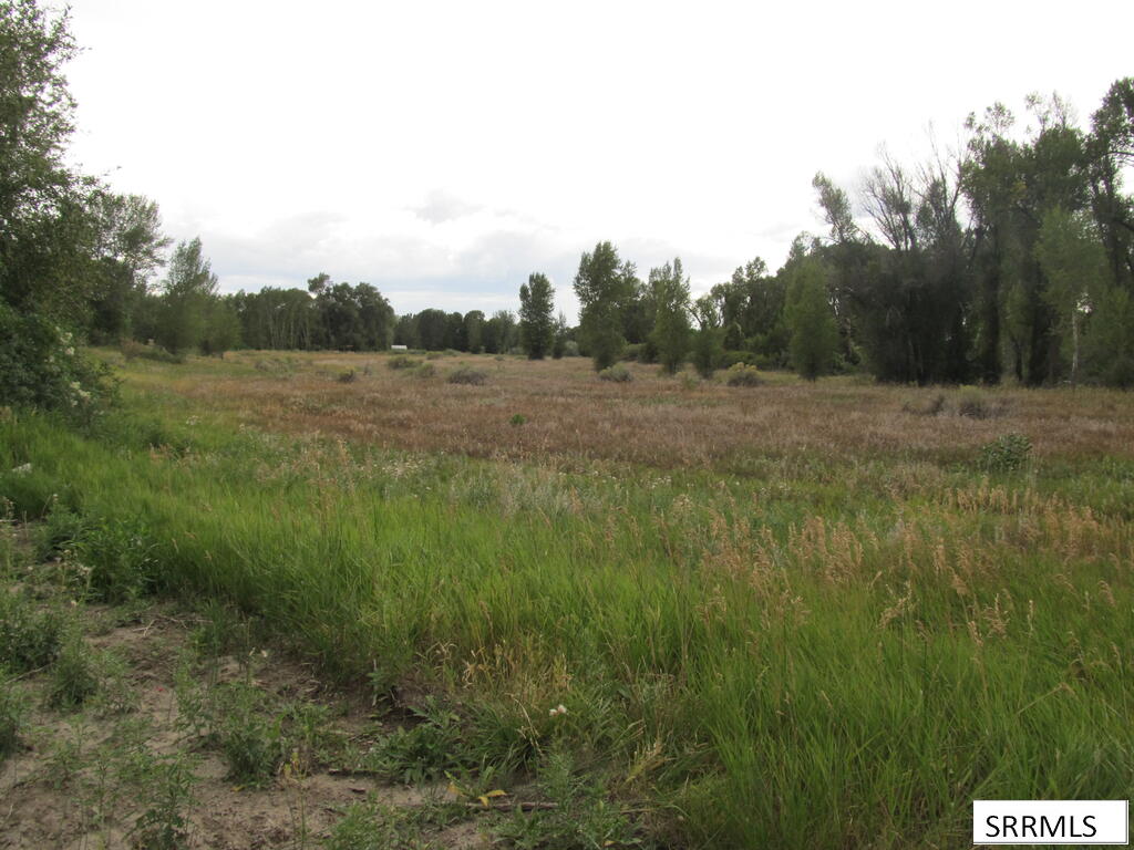 4625 E 200 N Property Photo 2