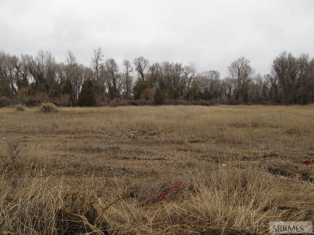 4625 E 200 N Property Photo 3