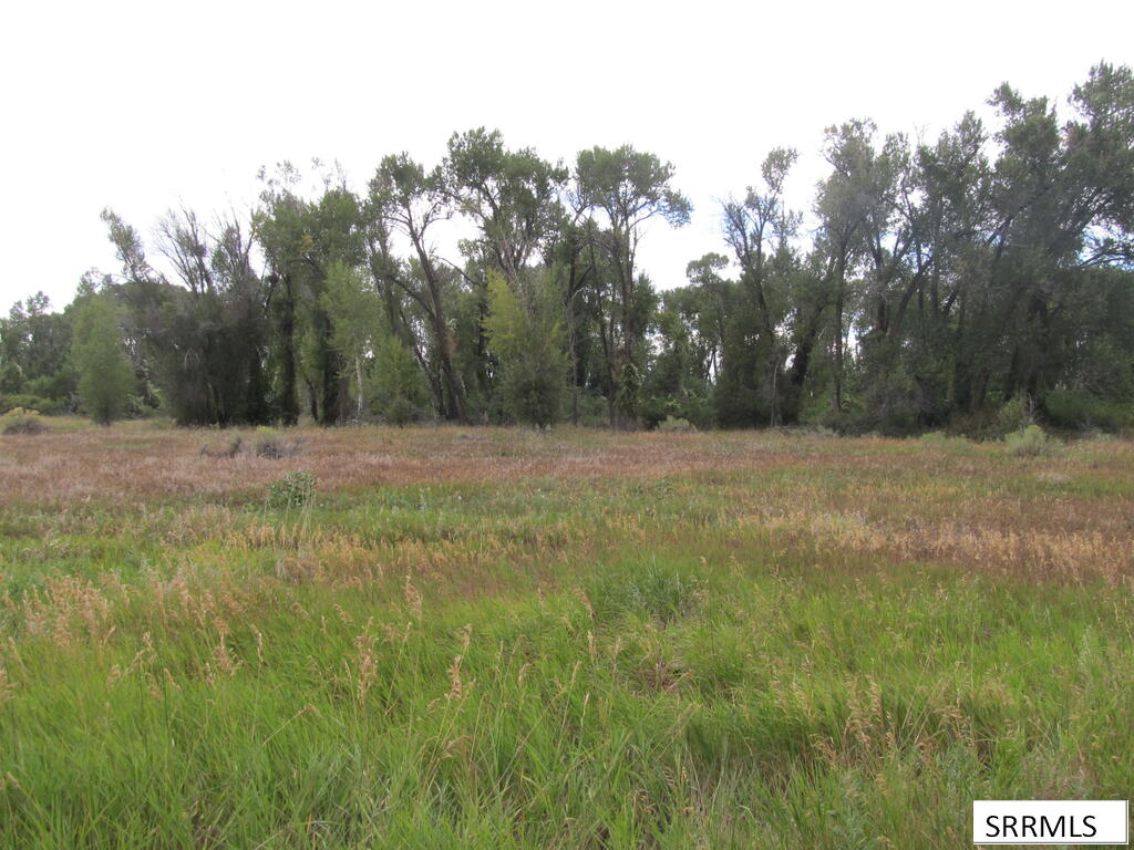 4625 E 200 N Property Photo 3
