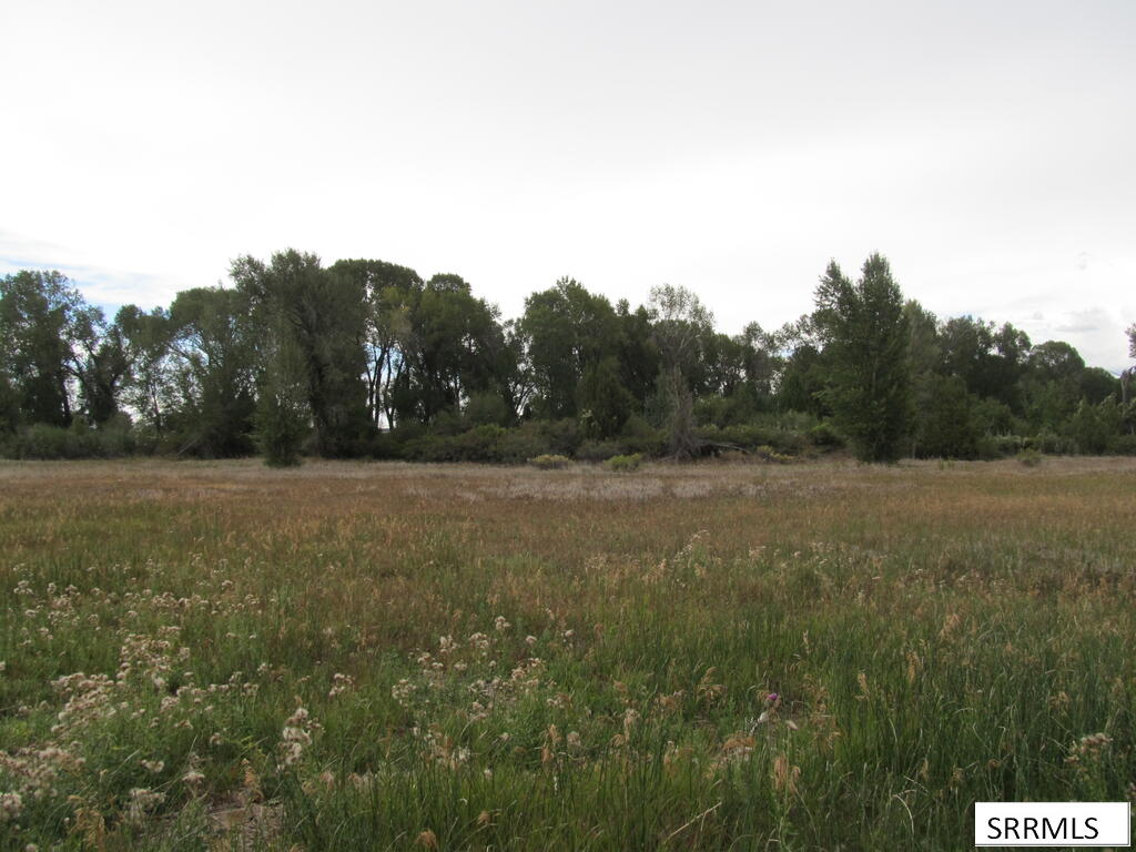 4617 E 200 N Property Photo 2