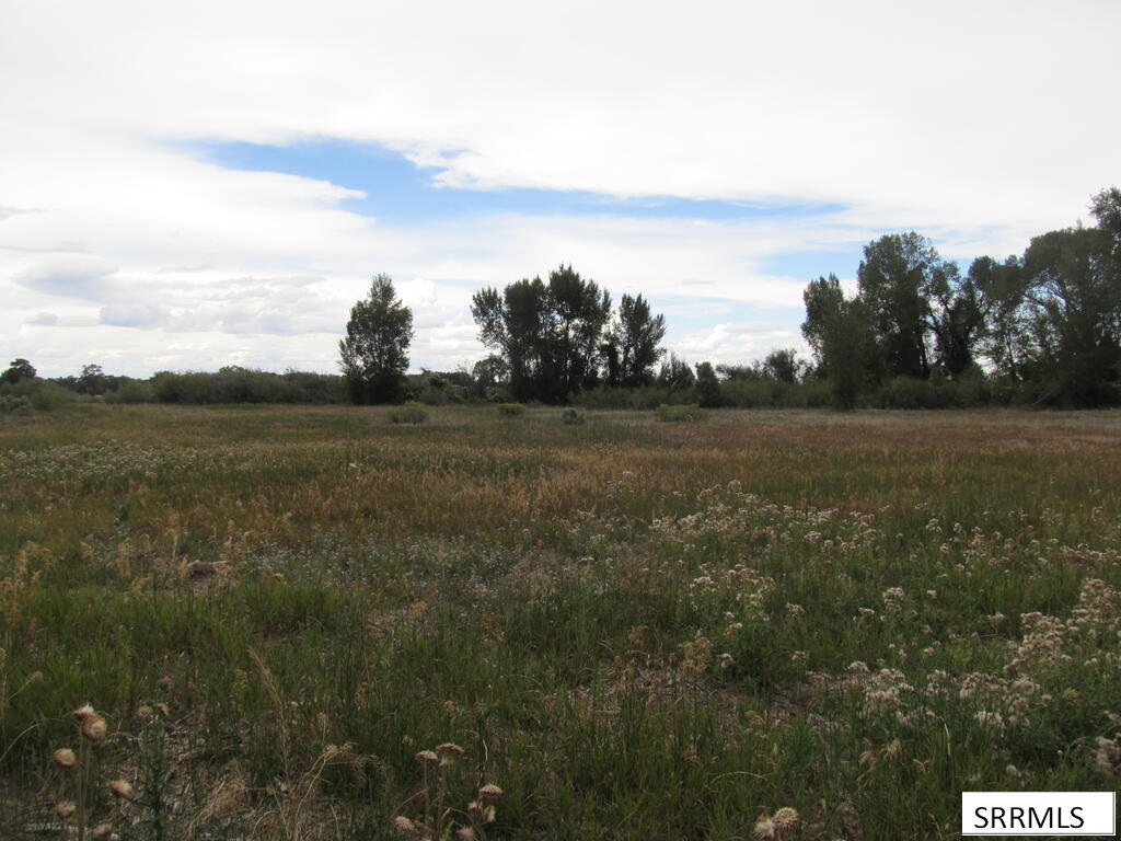 4617 E 200 N Property Photo 4