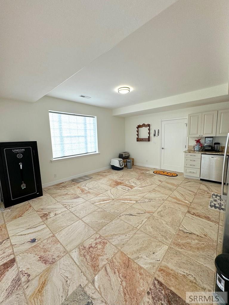 6767 S 46th E Property Photo 80
