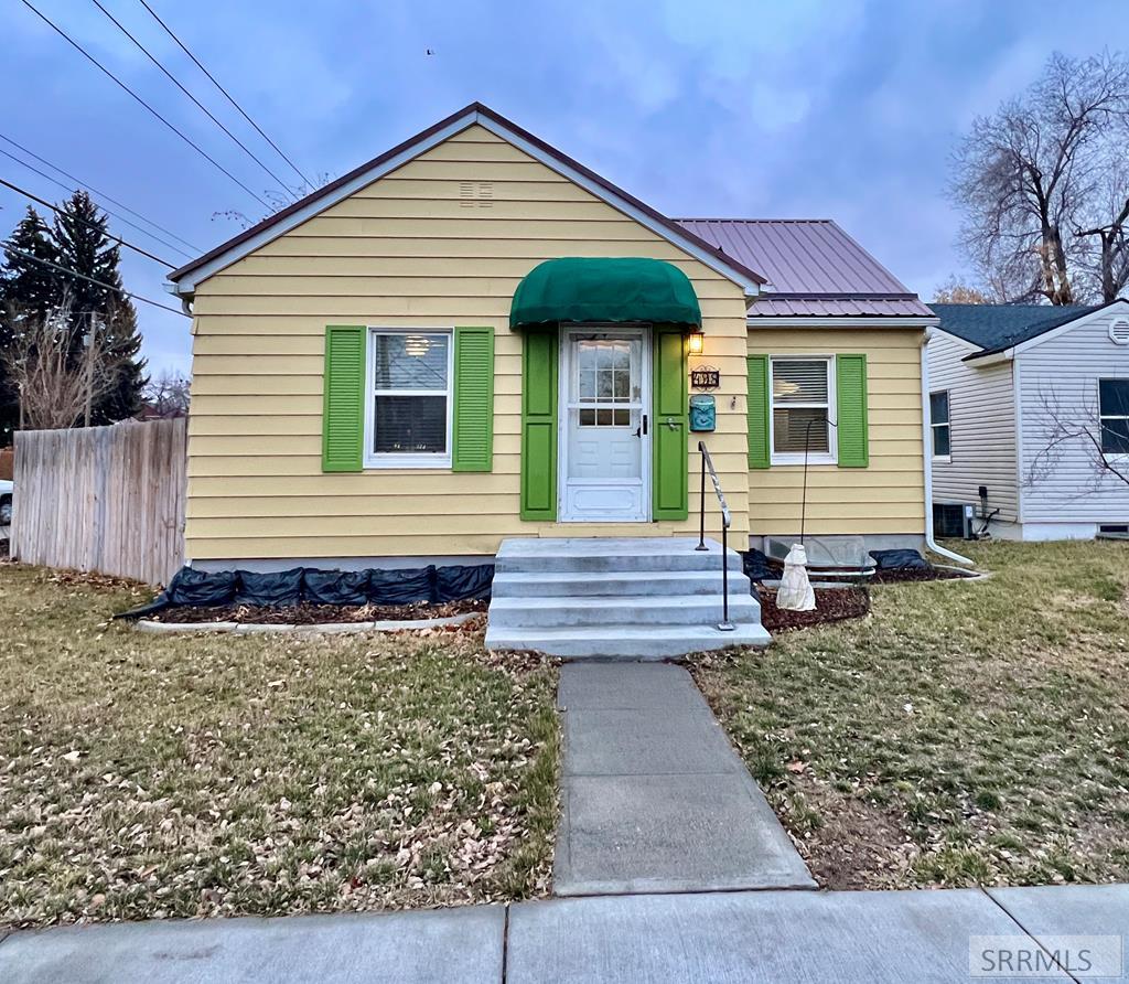 498 9th Street Property Photo 1