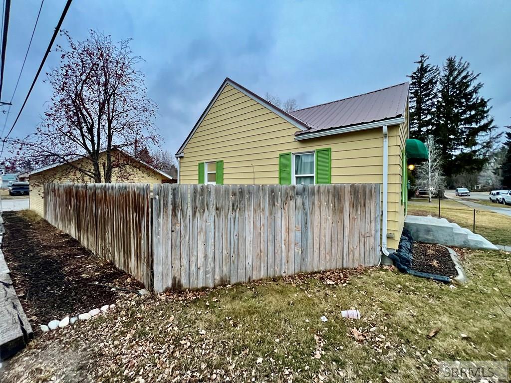 498 9th Street Property Photo 4