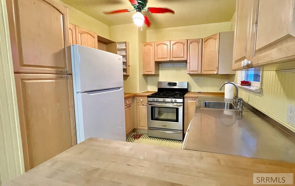 498 9th Street Property Photo 14
