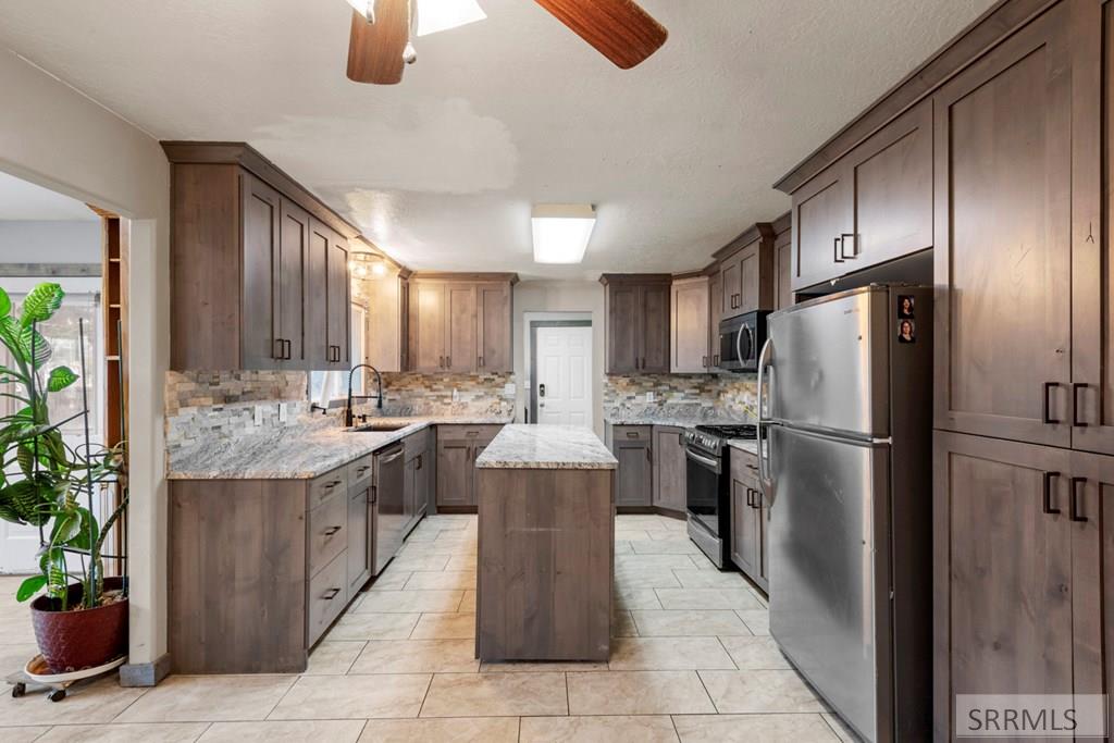 4064 S 2000 W Property Photo 5