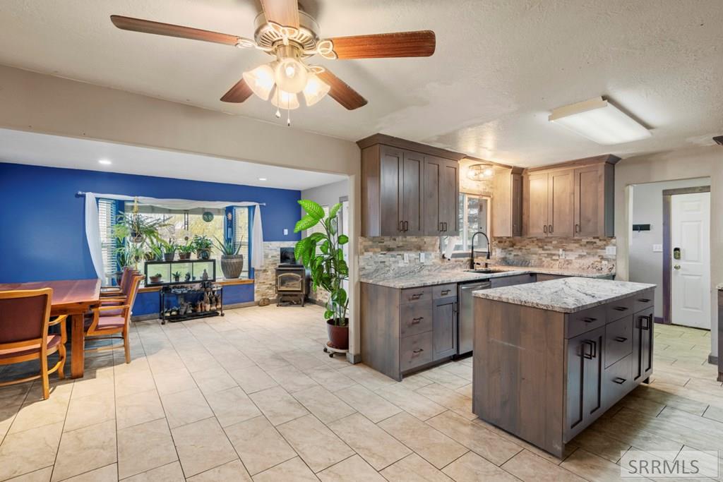 4064 S 2000 W Property Photo 6