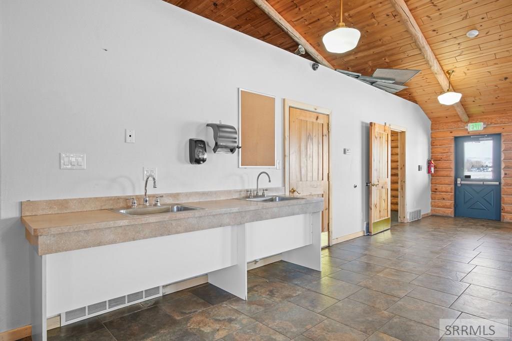 2182177 Property Photo 24