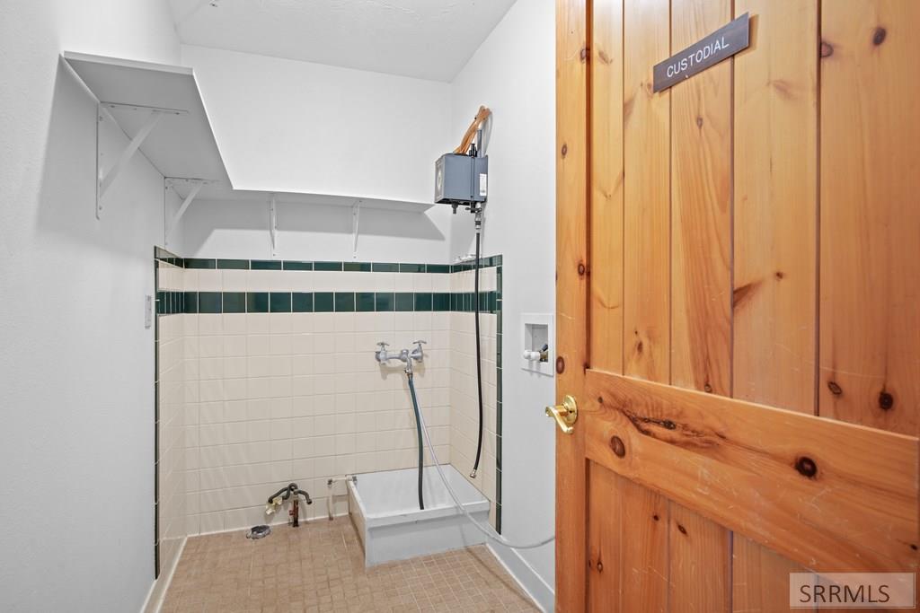 2182177 Property Photo 25