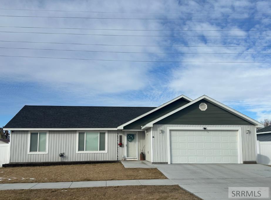 1119 Sweetwater Dr Property Photo 1