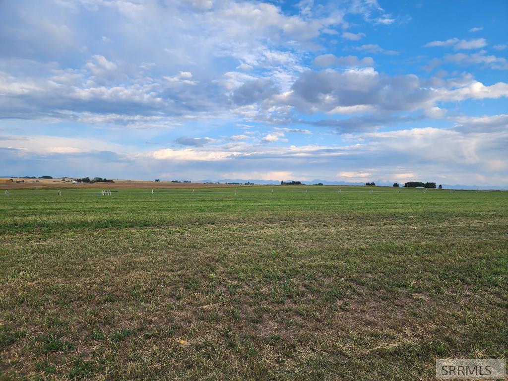 L5a B2 N 3706 E Property Photo 23