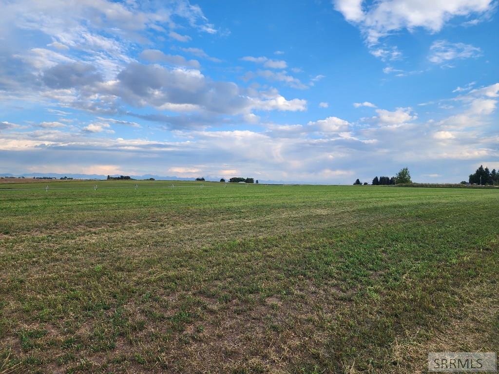 L5a B2 N 3706 E Property Photo 24