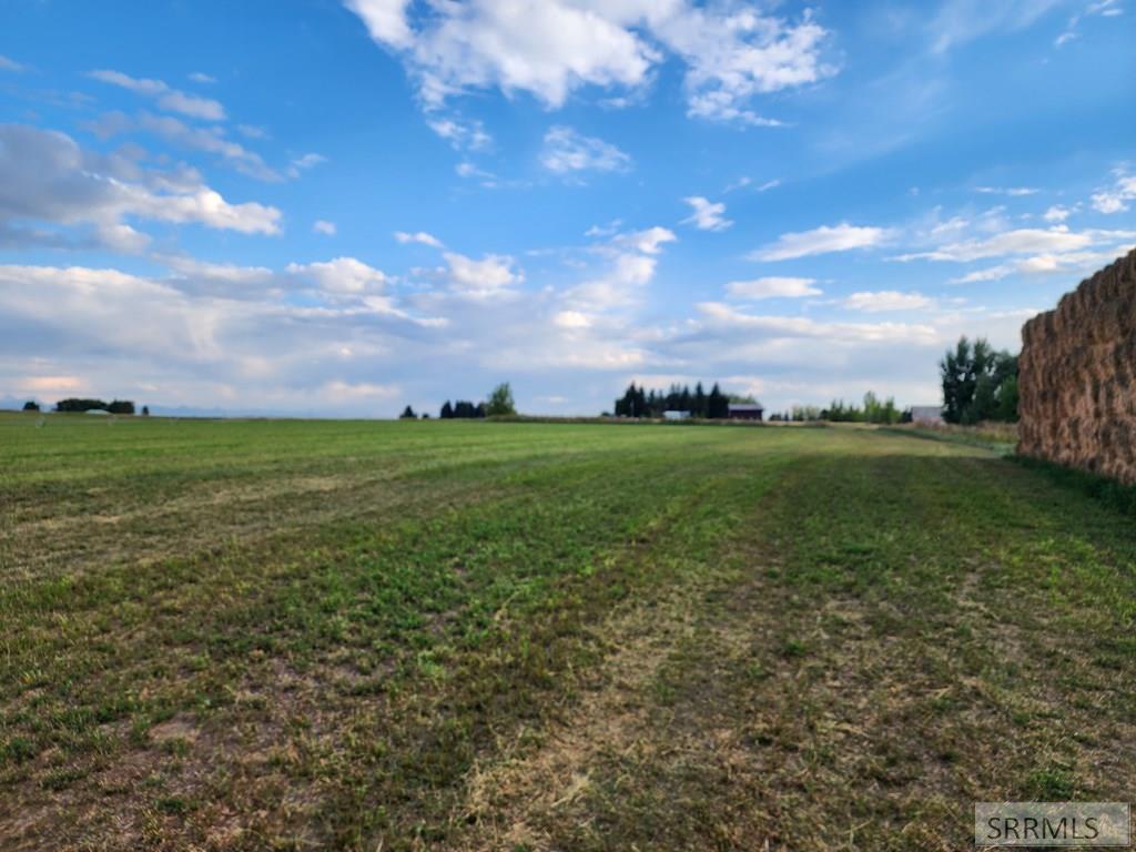 L5a B2 N 3706 E Property Photo 25