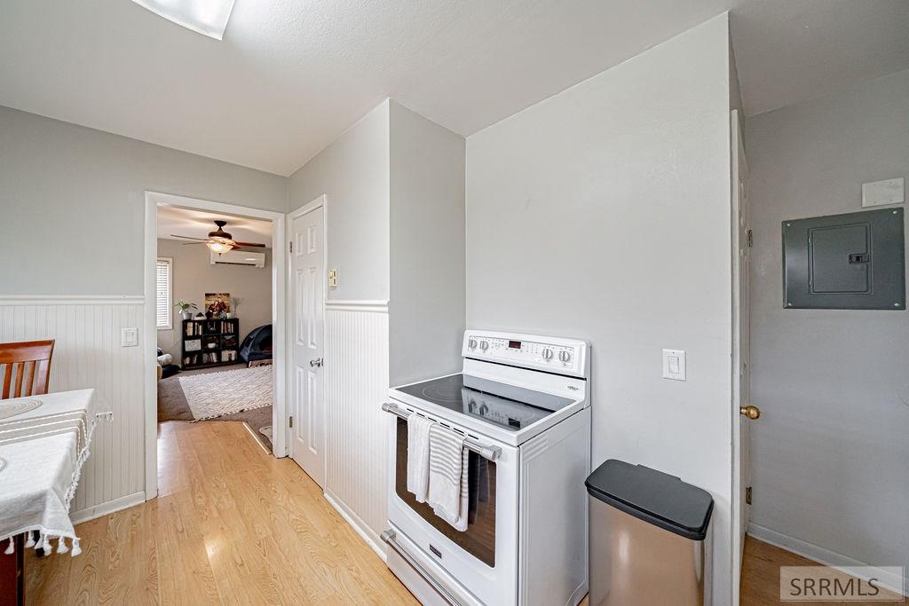 318 S 3rd W Property Photo 11