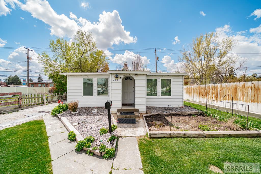 472 7th Street Property Photo 1