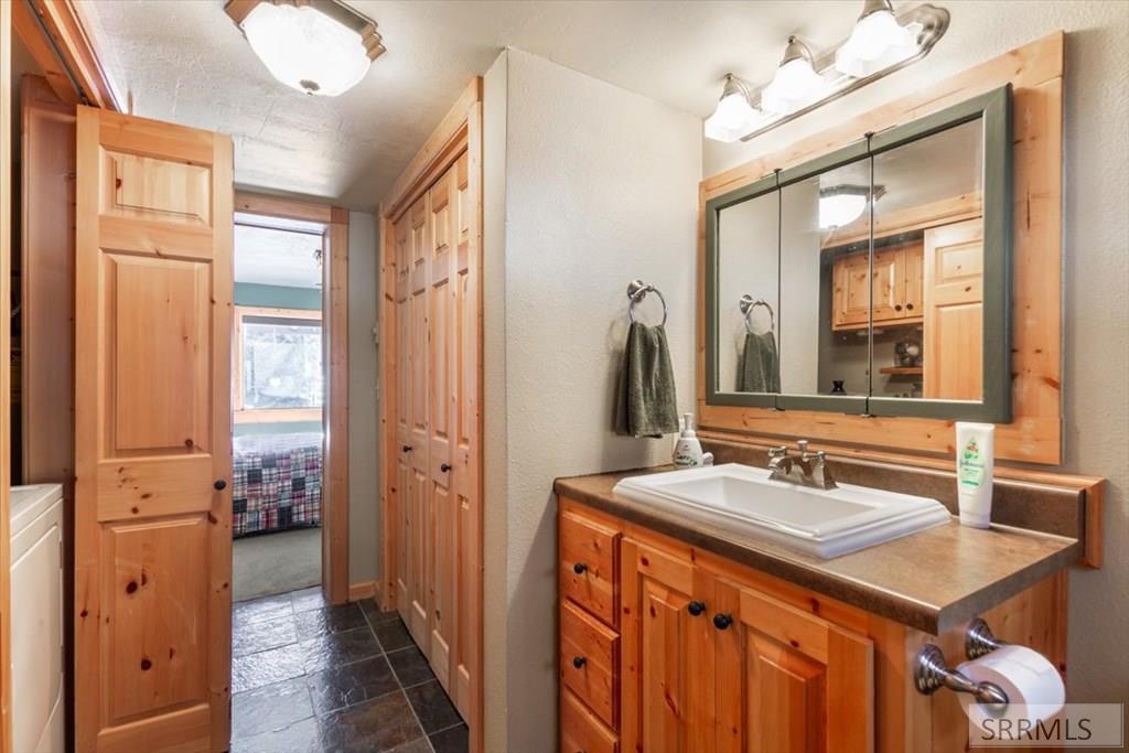 3883/3872 Lake Shore Drive Property Photo 33