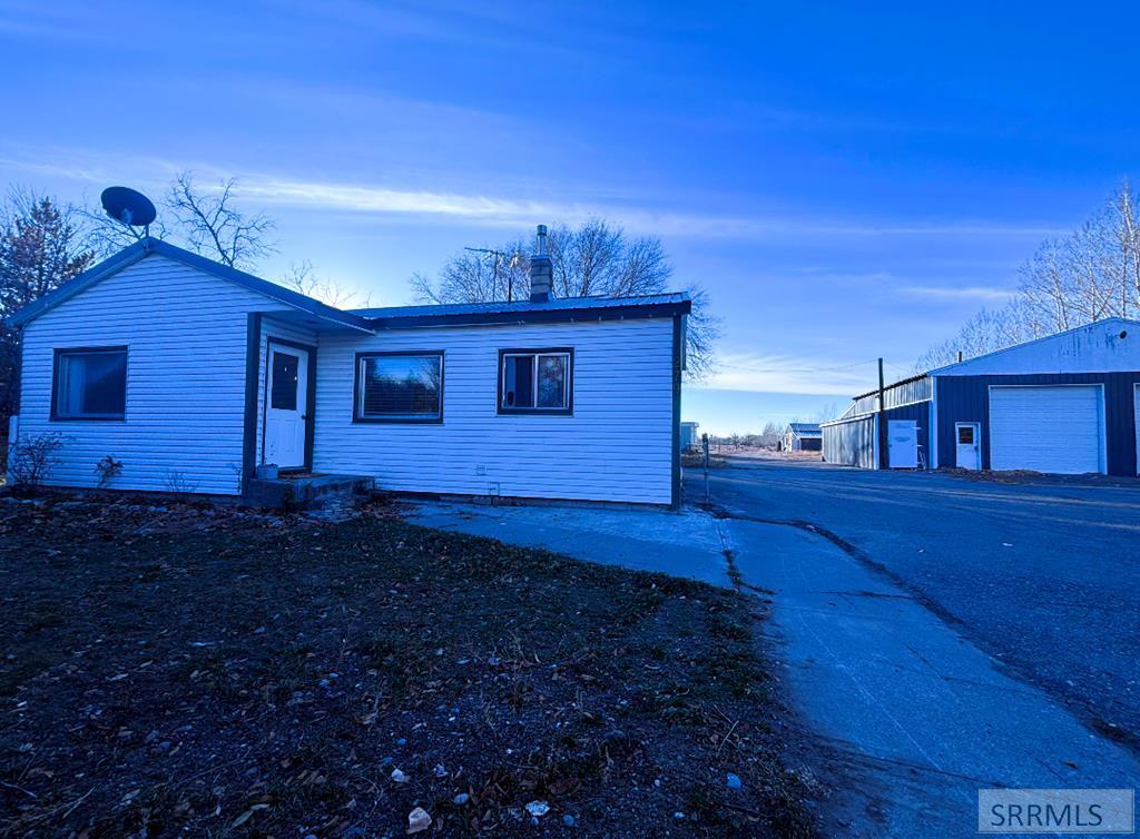 279 N 4100 E Property Photo 2