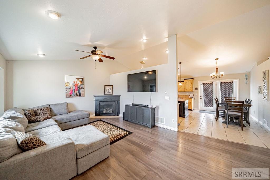 111 N 3962 E Property Photo 7