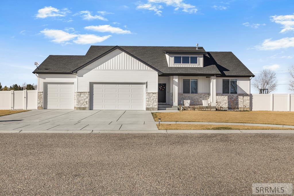 2525 E Pinnacle Drive Property Photo 1