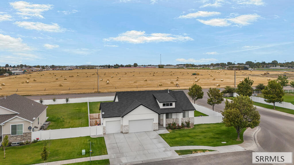 2525 E Pinnacle Drive Property Photo 1
