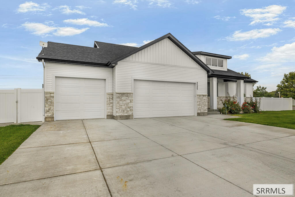 2525 E Pinnacle Drive Property Photo 4