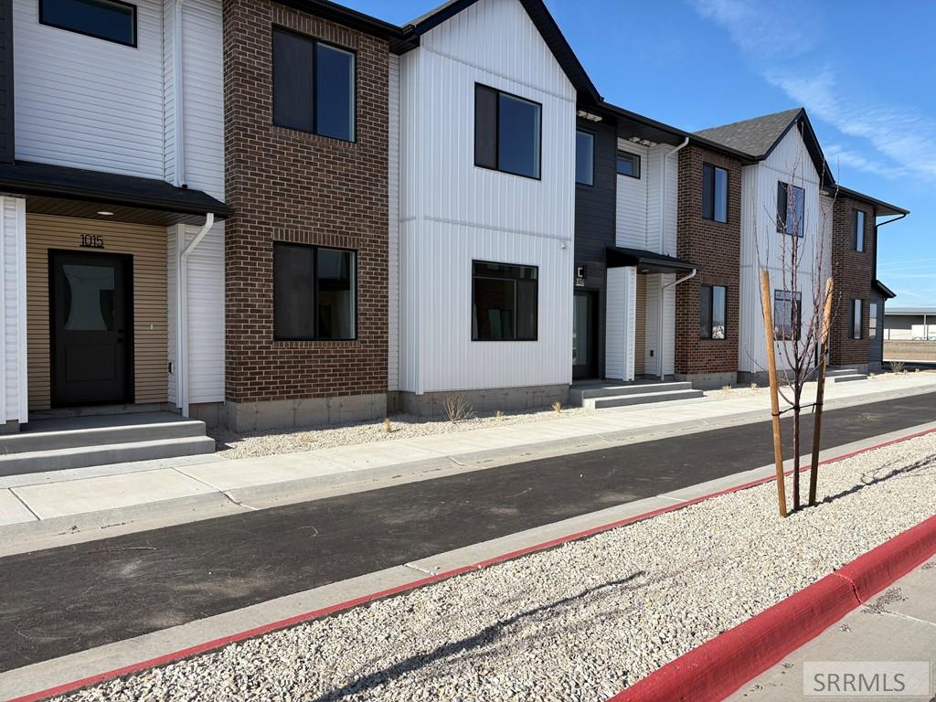 455 S Blue Spruce Avenue # 114 Property Photo 3