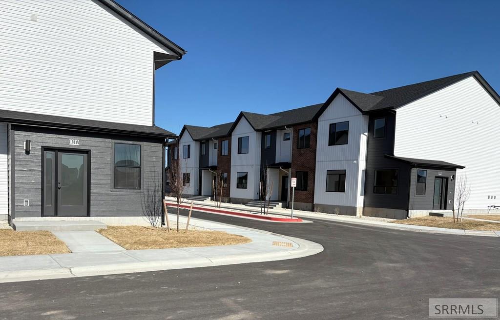 455 S Blue Spruce Avenue # 114 Property Photo 4