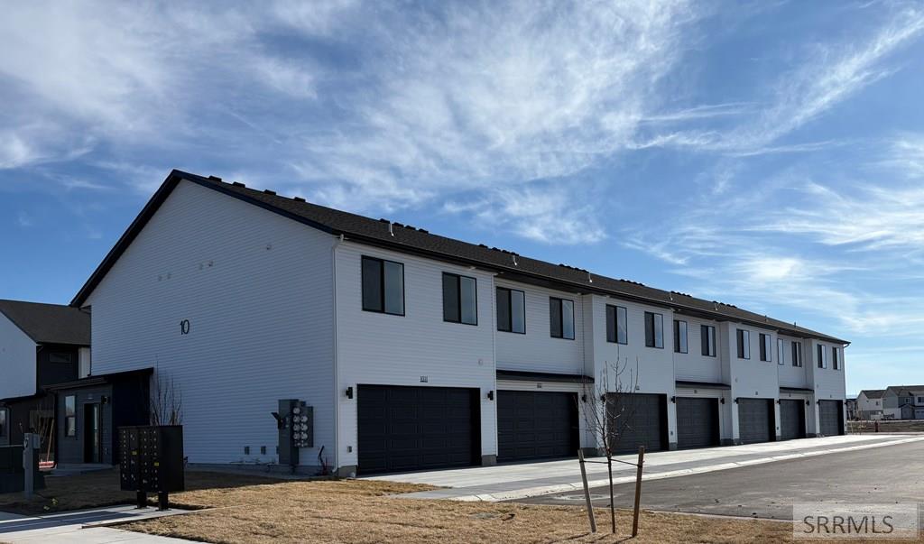 455 S Blue Spruce Avenue # 114 Property Photo 6