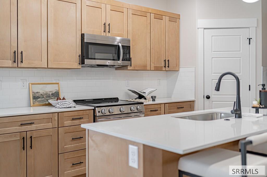 455 S Blue Spruce Avenue # 114 Property Photo 11