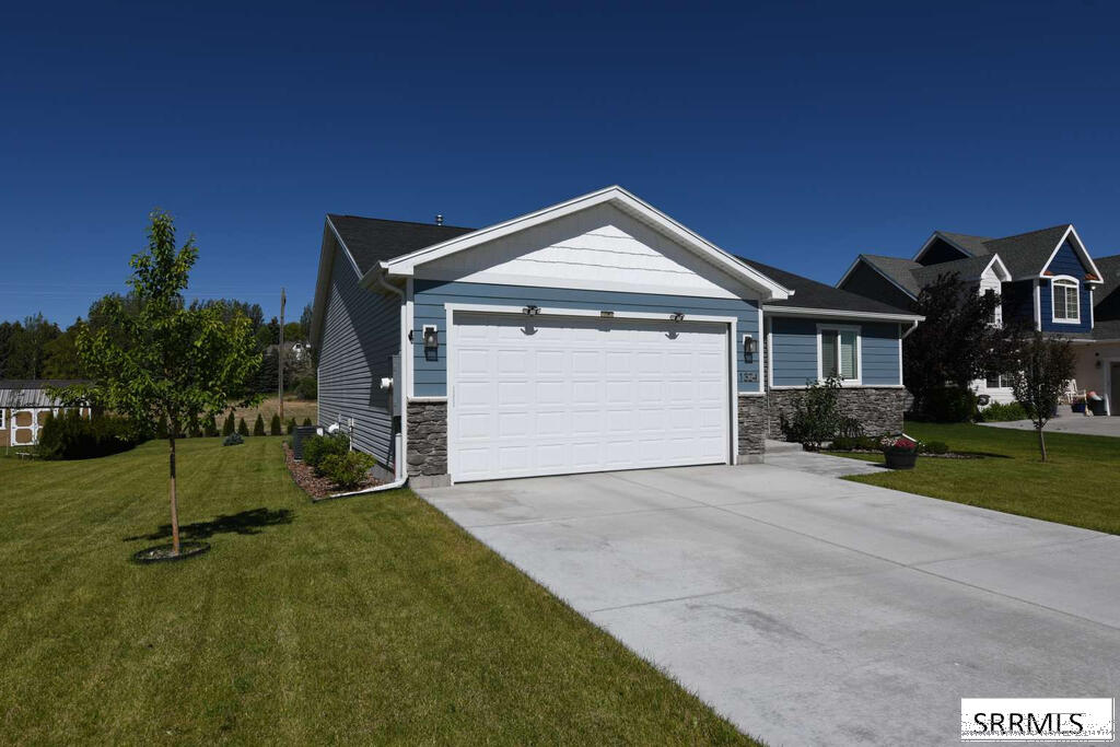 1324 Stone Drive Property Photo 2