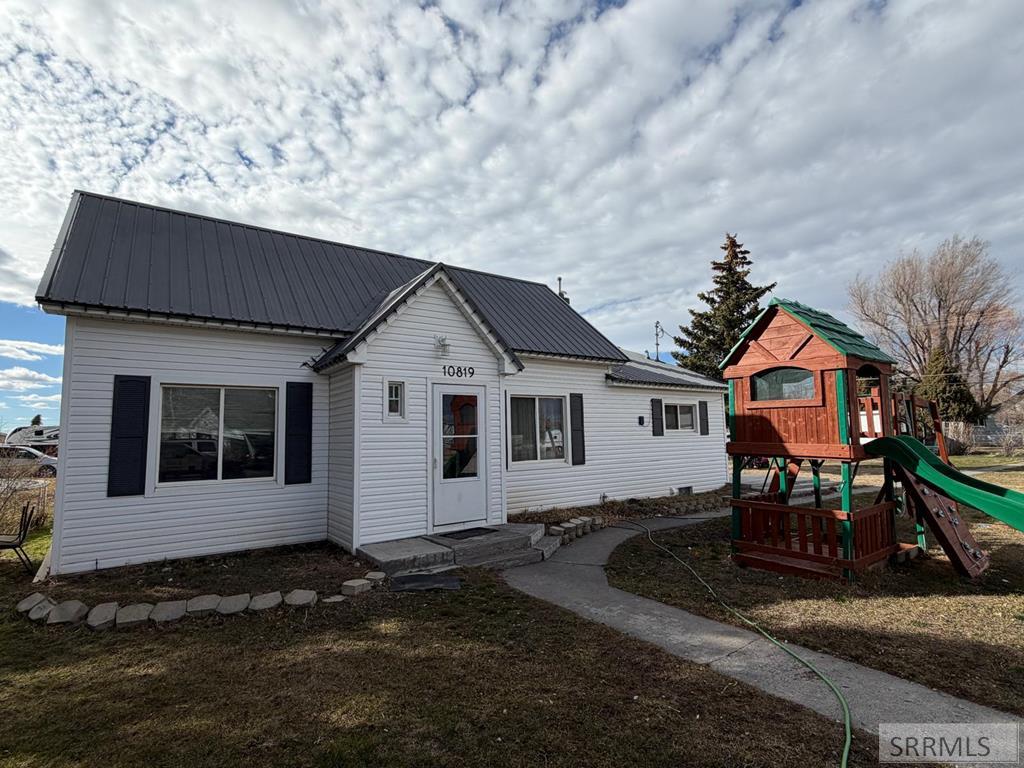 10819 37 E Property Photo 1