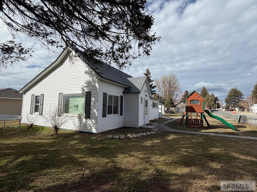 10819 37 E Property Photo 3