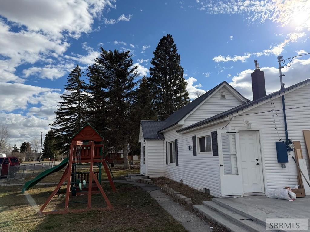 10819 37 E Property Photo 5