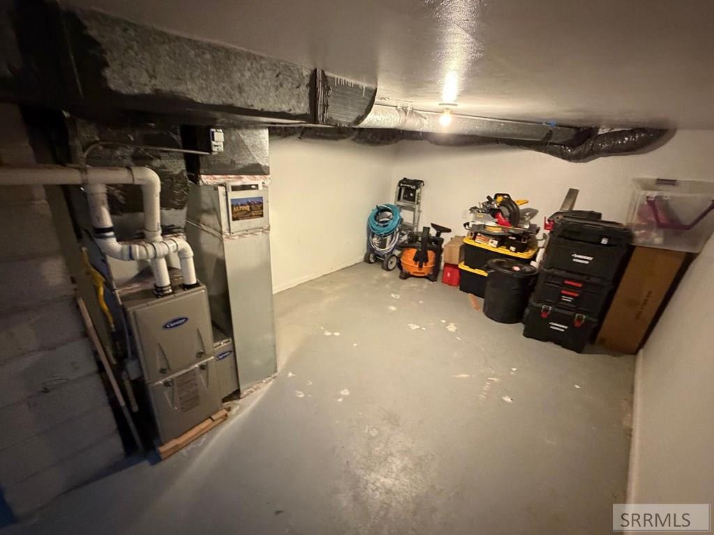 10819 37 E Property Photo 17